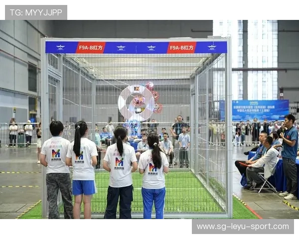 _无人机携手足球：未来场景新体验_，无人机足球天上的前锋